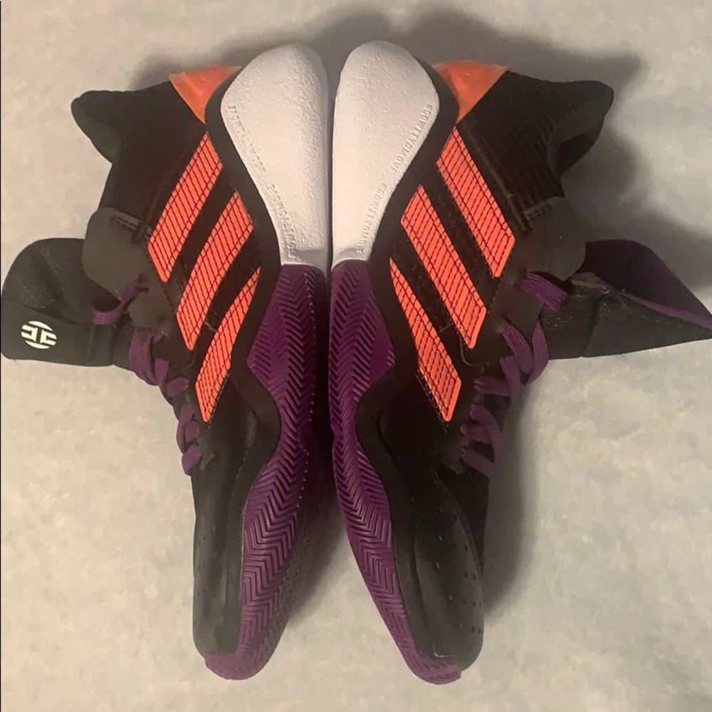 Kid’s sneakers
